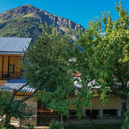 Givi Kakhiani'S Guesthouse Zhabeshi ภายนอก รูปภาพ
