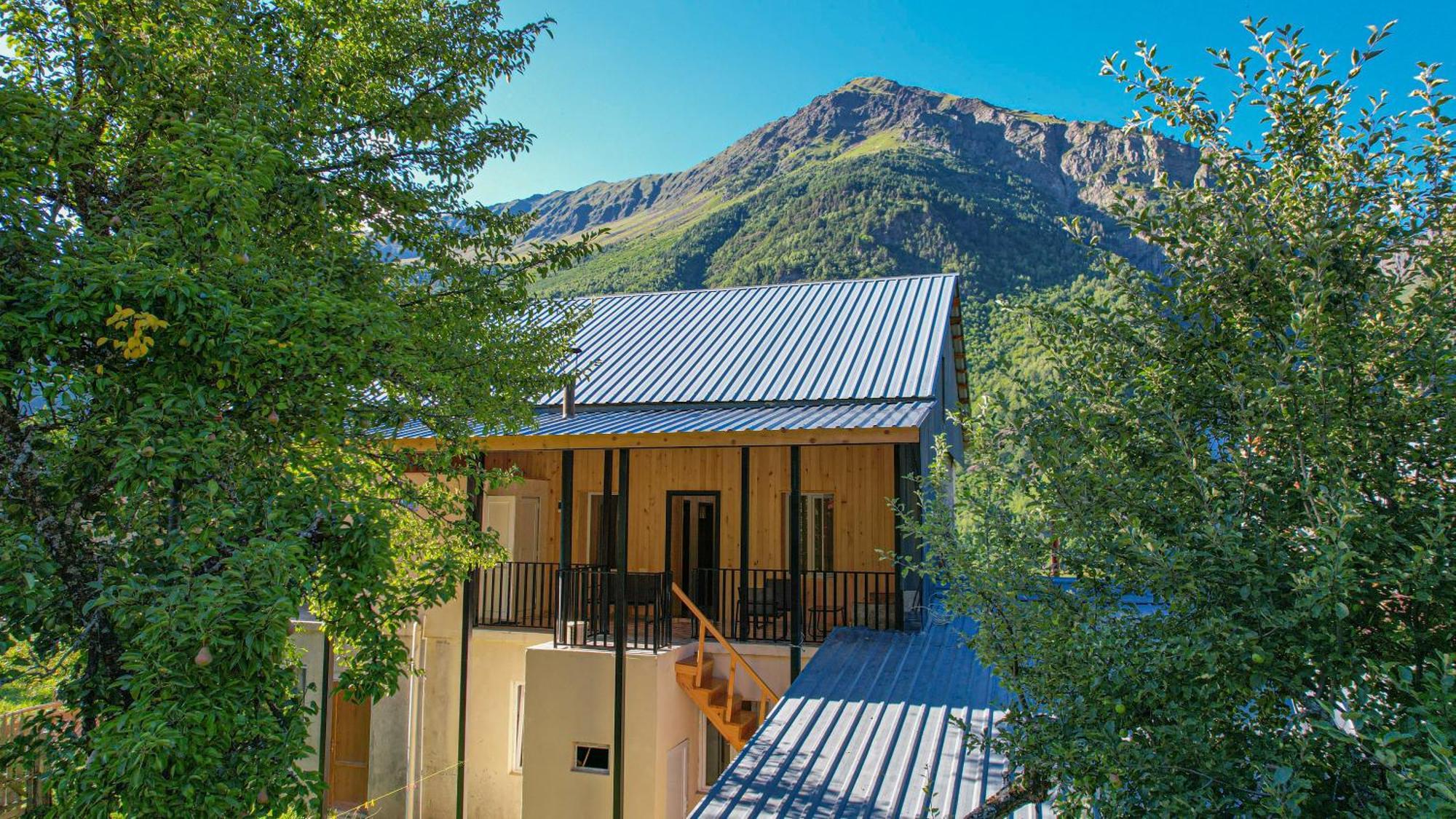 Givi Kakhiani'S Guesthouse Zhabeshi ภายนอก รูปภาพ