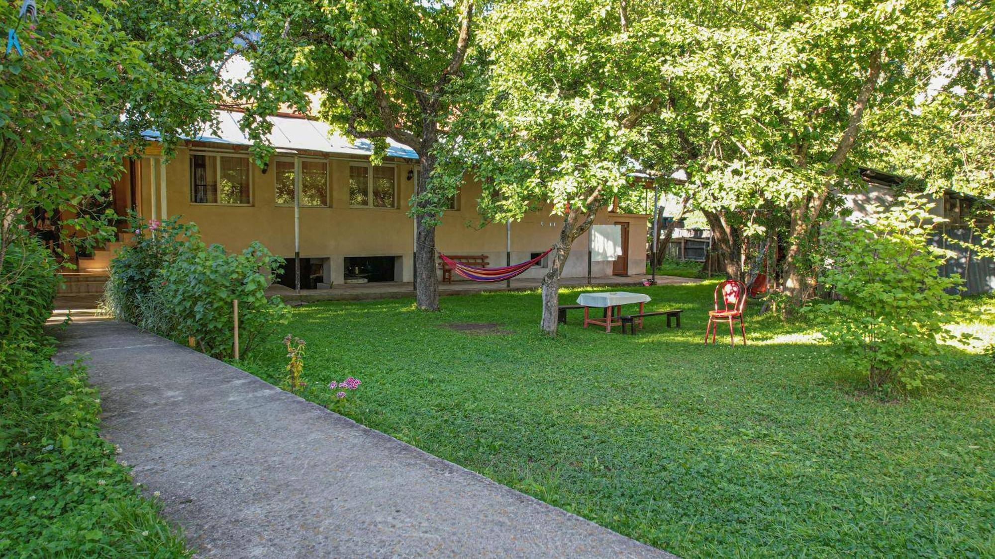 Givi Kakhiani'S Guesthouse Zhabeshi ภายนอก รูปภาพ