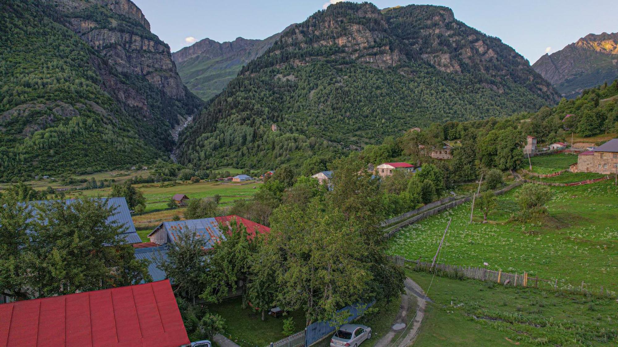Givi Kakhiani'S Guesthouse Zhabeshi ภายนอก รูปภาพ