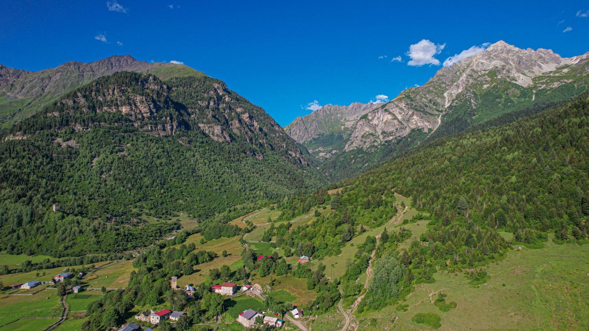 Givi Kakhiani'S Guesthouse Zhabeshi ภายนอก รูปภาพ