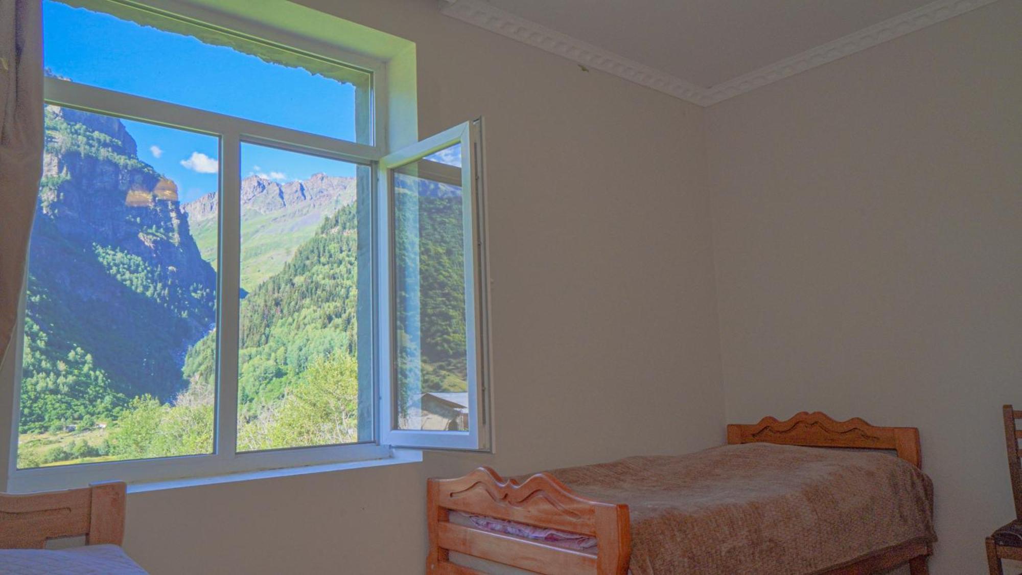 Givi Kakhiani'S Guesthouse Zhabeshi ภายนอก รูปภาพ