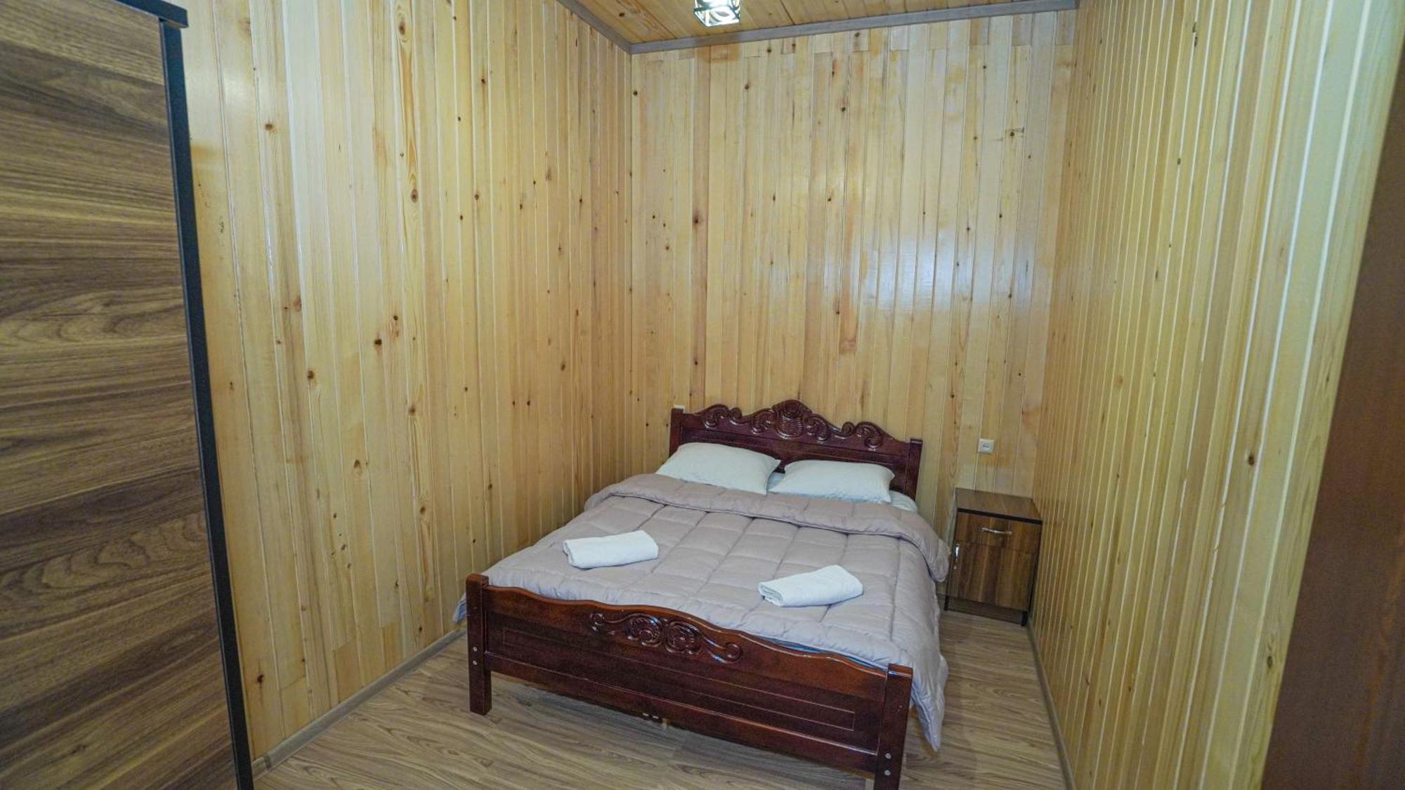Givi Kakhiani'S Guesthouse Zhabeshi ภายนอก รูปภาพ
