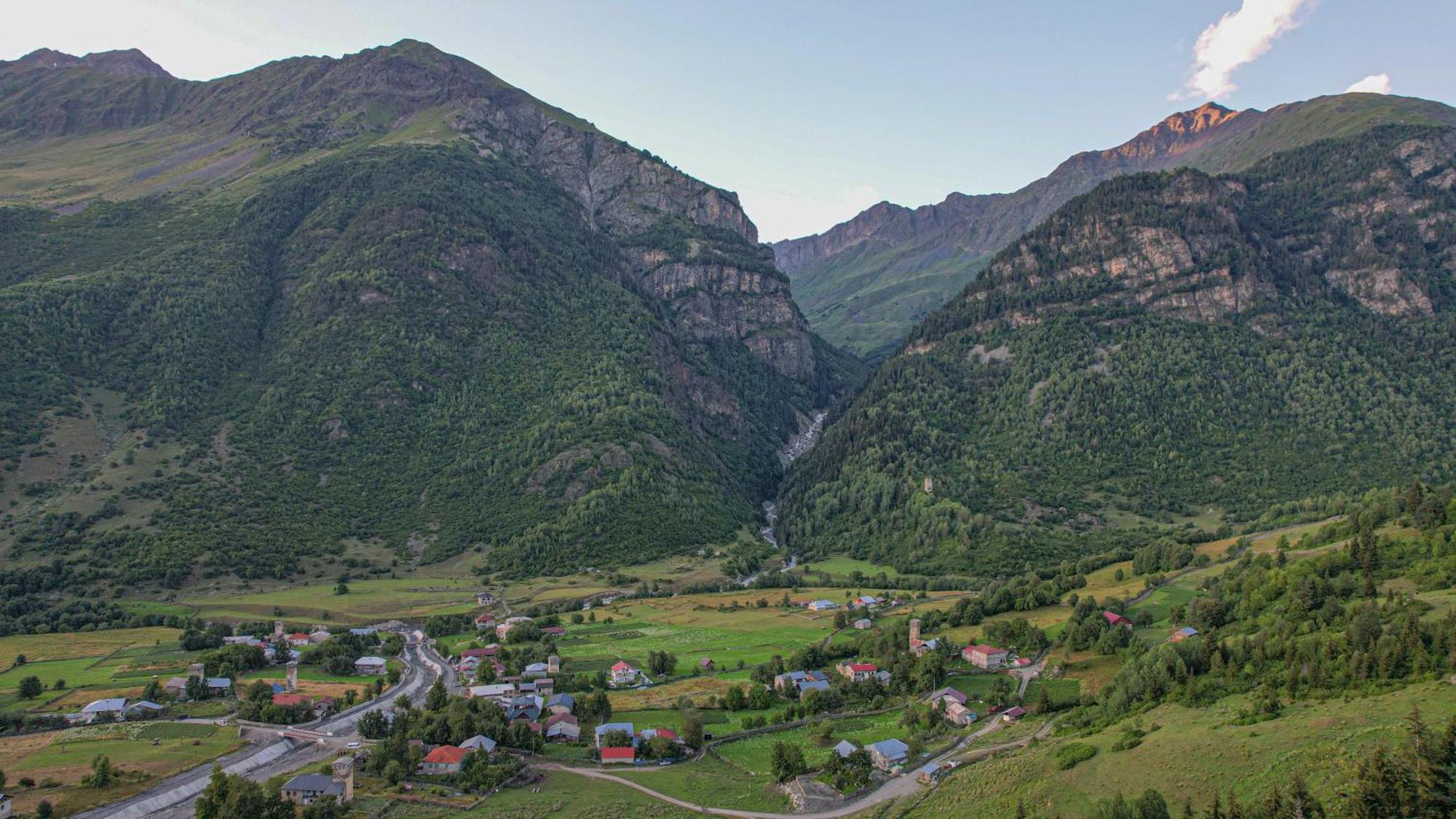 Givi Kakhiani'S Guesthouse Zhabeshi ภายนอก รูปภาพ