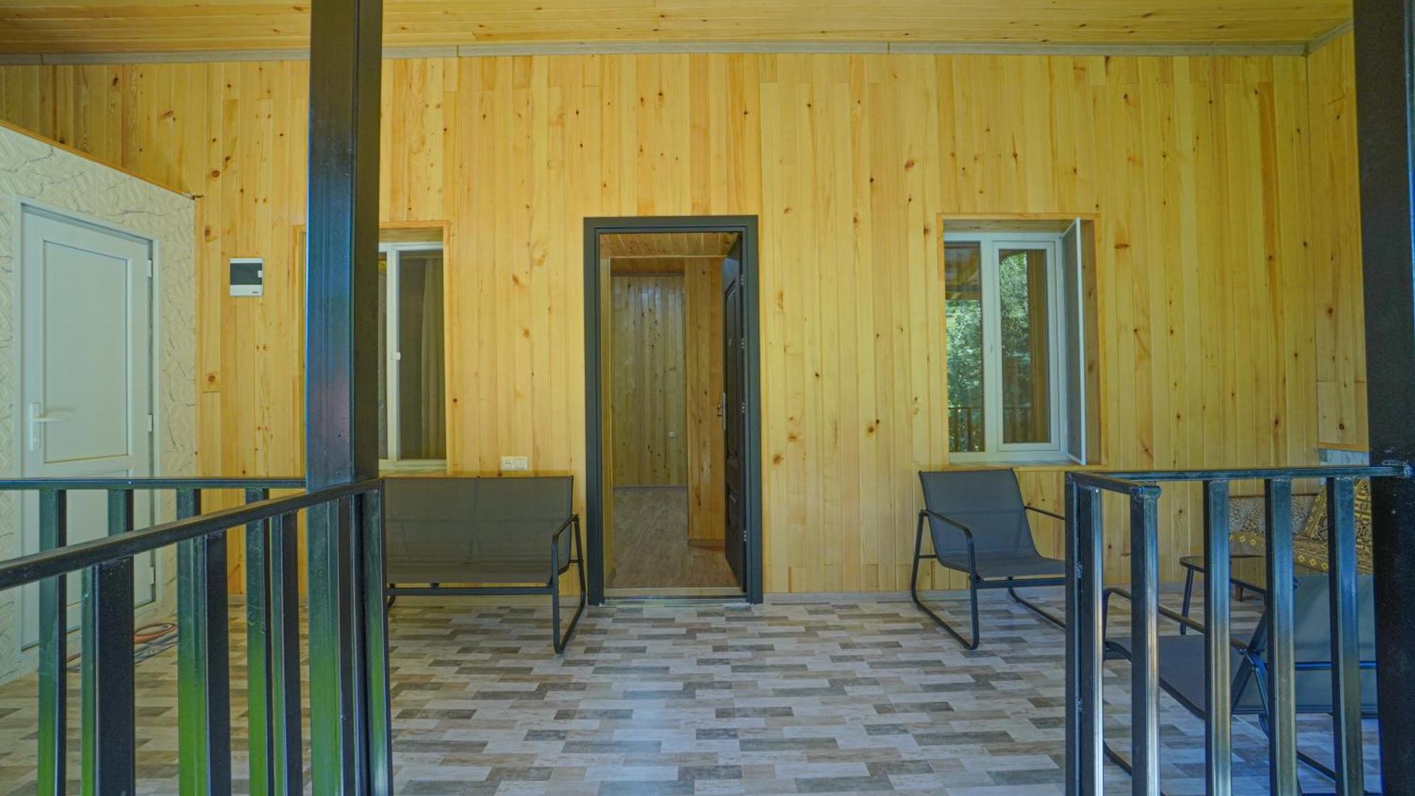 Givi Kakhiani'S Guesthouse Zhabeshi ภายนอก รูปภาพ