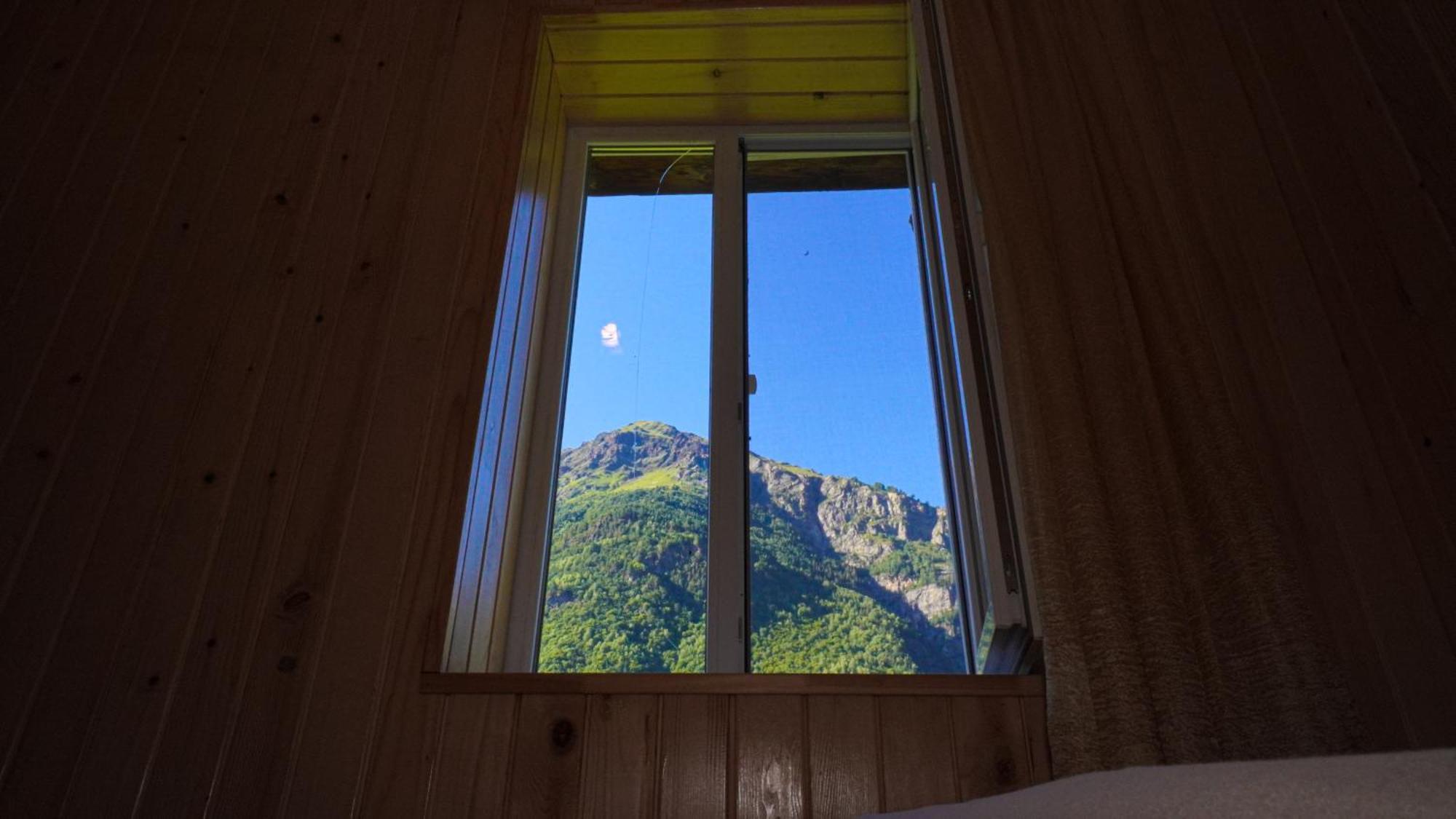Givi Kakhiani'S Guesthouse Zhabeshi ภายนอก รูปภาพ